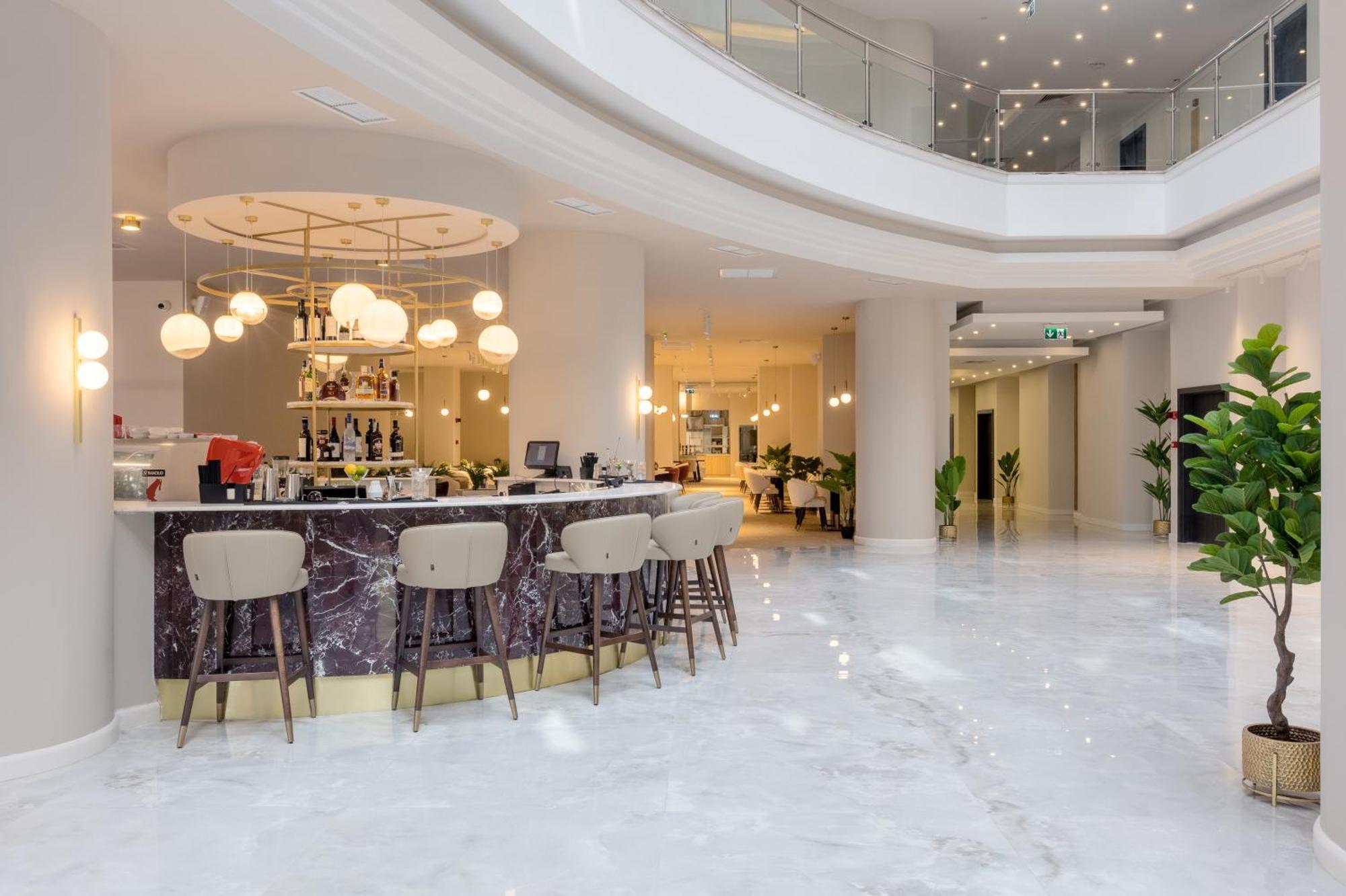 Ramada By Wyndham Bucharest Otopeni Airport Exterior foto